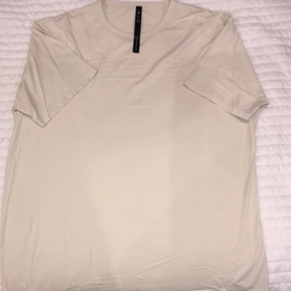NWOT lululemon men’s moisture wicking T-shirt